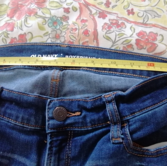 Old Navy Boyfriend Skinny Jeans - Picture 6 of 10